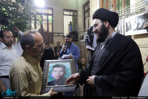 مراسم بزرگداشت خانواده های شهدای 15 خرداد و مدافع حرم توسط سید علی خمینی