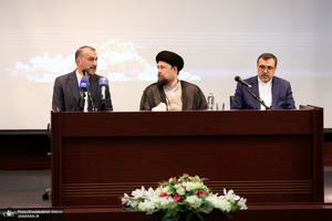 تجدید میثاق وزیر ، معاونان ومسئولان وزارت خارجه با آرمان های حضرت امام (س)