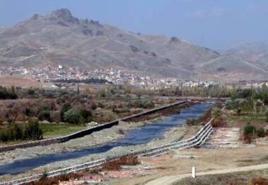 210 هکتار از اراضی بستر رودخانه قشلاق آزادسازی شد