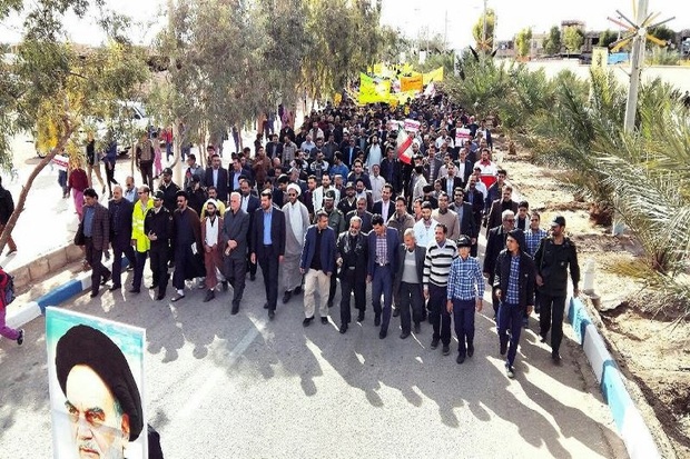 ندای مرگ بر آمریکا در خور و بیابانک طنین انداز شد