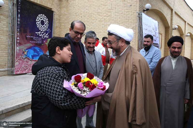 بازدید آیت الله دری نجف آبادی از نمایشگاه عکس امام دل‌ها‎