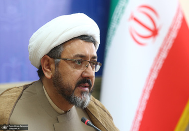 علی کمساری: امام و اندیشه ایشان به عنوان زیربنای مشروعیت نظام بیش از هرکس و هرچیزی مورد دشمنی و کینه‌توزی دشمنان است/ برنامه‌ریزی برای برگزاری باشکوه‌تر بزرگداشت حضرت امام یک ضرورت بدیهی است/ شعاری که برای امسال برگزیده شده «امام مردم» است