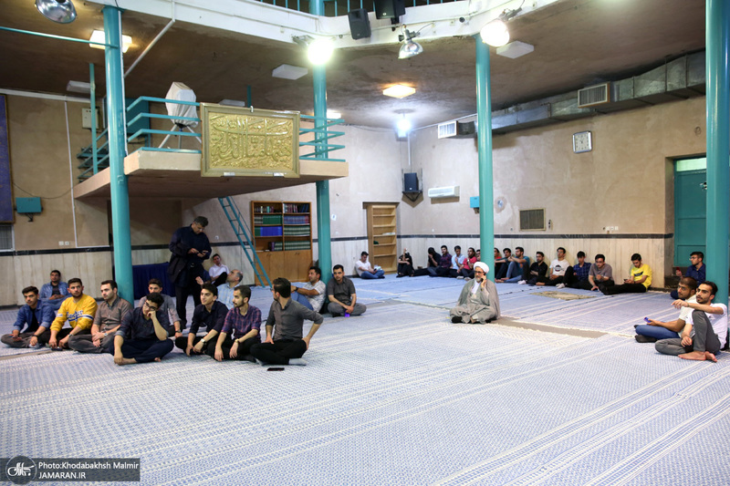 بازدید جمعی از دانشجویان دانشگاه سهند تبریز و دانشگاه شهید عباسپور تهران از بیت امام خمینی (س)