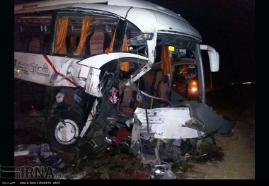 تصادف پراید با اتوبوس در خور و بیابانک 2 کشته داشت