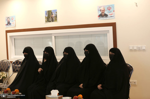 دیدار سید حسن خمینی با خانواده شهیدان لاریجانی