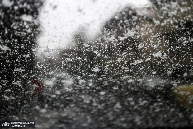 ببینید/ ترافیک شدید خیابان‌های تبریز به دلیل بارش شدید برف