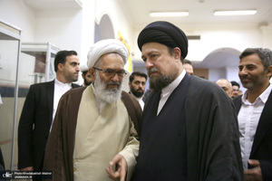 بازدید آیت الله نور مفید از نمایشگاه وکلای شرعی امام خمینی (س)