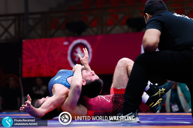 عکس| فیتوی مرگبار با اعمال شاقه در کشتی قهرمانی آسیا!