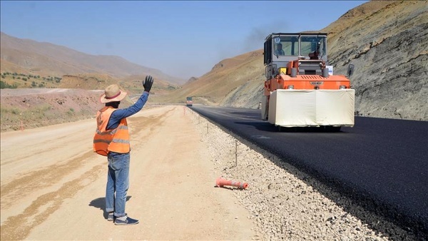 همکاری فولاد خوزستان در بازسازی مسیرهای ارتباطی روستاهای سیل‌ زده اهواز