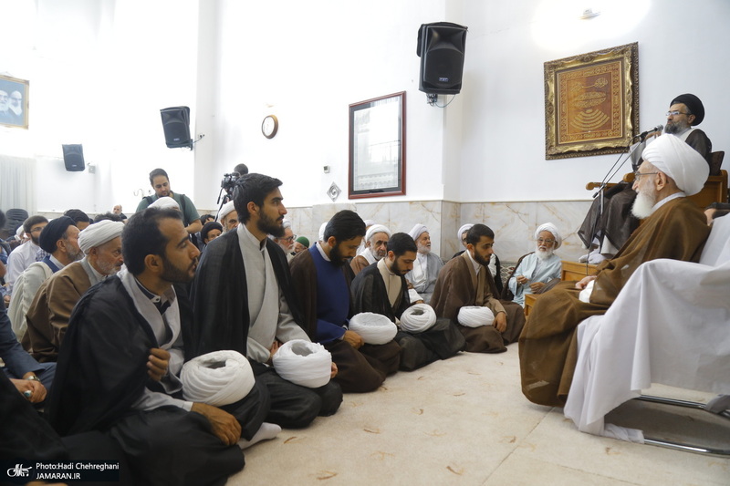 عمامه گذاری طلاب در روز میلاد پیامبر اکرم (ص) و امام صادق (ع) توسط مراجع تقلید