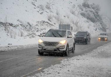 تردد در جاده پاوه با زنجیر چرخ امکان پذیر است