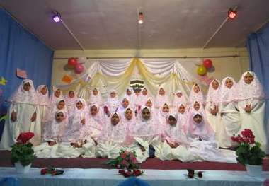 جشن تکلیف دانش آموزان دختر مدرسه 22 بهمن شهر اسدیه برگزار شد