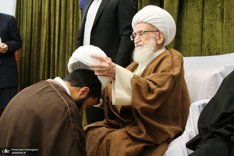 عمامه گذاری طلاب در روز عید مبعث توسط مراجع عظام تقلید‎‎