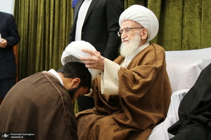 عمامه گذاری طلاب در روز عید مبعث توسط مراجع عظام تقلید‎‎