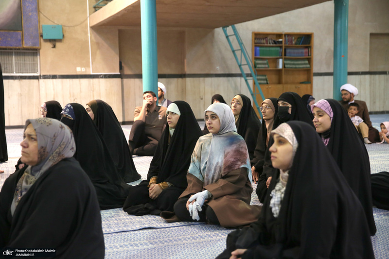 بازدید جمعی از دانشجویان کشور عراق از بیت امام خمینی درجماران