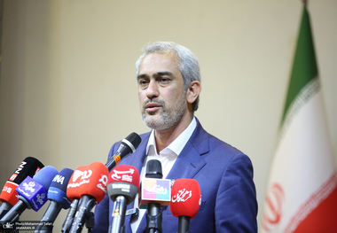 وزیر اقتصاد خبر داد: آزادسازی 12 میلیارد دلار منابع ارزی ایران طی 2 مرحله