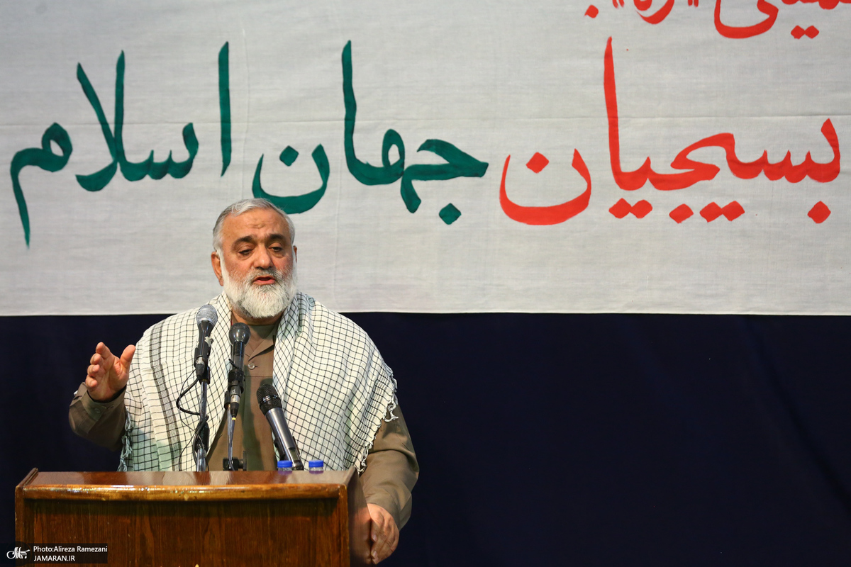 سردار نقدی: از هیبت نام آمریکا دولت‌ها سقوط می‌کردند؛ امروز به جایی رسیده که پایگاهش را می‌زنیم و غلطی نمی‌تواند بکند/ چند هزار بسیجی در اعتراضات مجروح و شهید شدند/ کاری که در دانشگاه شریف، امیرکبیر و تهران کردند انتقام از دانشگاهیان بود