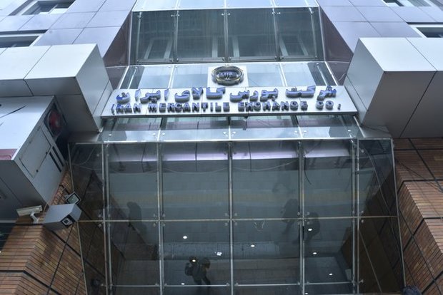 پای خرما و کشمش به بورس کالا باز نشد
