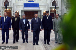 ادای احترام هیات جوانان کشور آذربایجان و هیات جوانان وزارت ورزش و جوانان ایران به آرمان های حضرت امام(س)