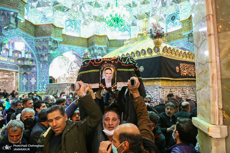 مراسم تشییع مرحوم حاج عیسی جعفری خادم امام خمینی (ره) در حرم حضرت معصومه (س)