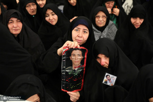 دیدار جمعی از خانواده‌های شهدای دفاع مقدس و مدافع حرم با رهبر معظم انقلاب