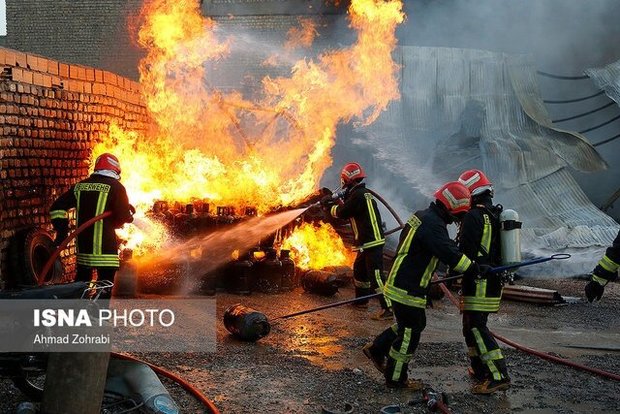 مصدومیت 6نفر در حریق شهرک شکوهیه قم