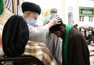 عمامه گذاری جمعی از طلاب به دست آیت‌الله‌العظمی شبیری زنجانی + تصاویر