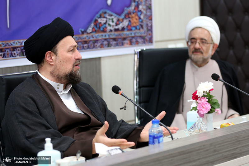 نشست صمیمانه اعضا هیات علمی پژوهشکده امام خمینی و انقلاب اسلامی با تولیت  معزز به مناسبت روز معلم