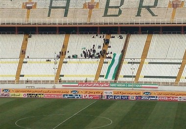 انتقال بازیکن پدیده به بیمارستان  حضور کمالوند در جایگاه خبرنگاران