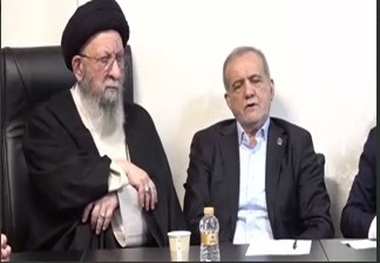 دیدار پزشکیان با خانواده‌های شهدا و آسیب‌دیدگان حوادث دی‌ماه 1404