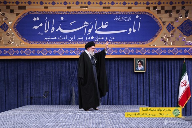 دیدار خانواده شهدای اقتدار با رهبر انقلاب در روز میلاد امیرالمومنین (ع)