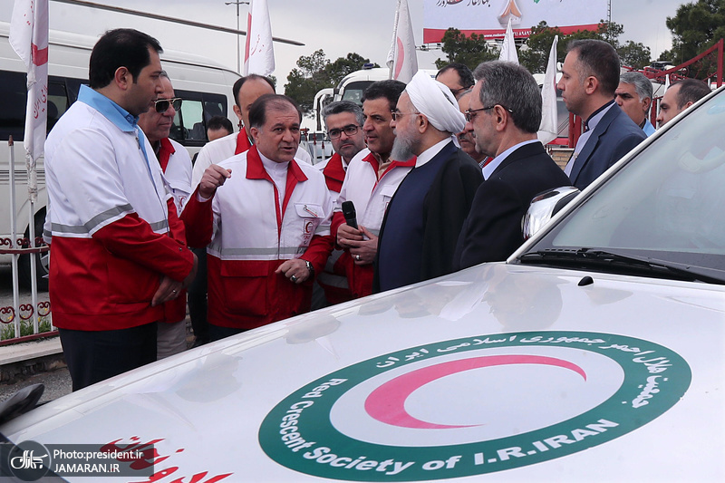 بازدید روحانی از ایستگاه سلامت اورژانس و پایگاه امداد و نجات جاده ای