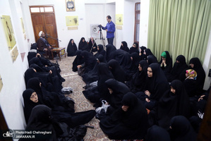 محفل انس با قرآن ویژه بانوان در بیت قدیمی امام در قم