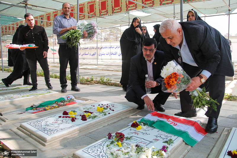 ادای احترام ورزشکاران و قهرمانان پارالمپیکی ایران به مقام شامخ شهدا