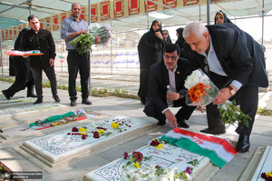 ادای احترام ورزشکاران و قهرمانان پارالمپیکی ایران به مقام شامخ شهدا