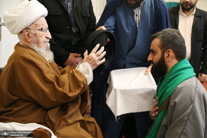 عمامه گذاری طلاب توسط مراجع عظام تقلید در روز میلاد امام علی (ع)‎