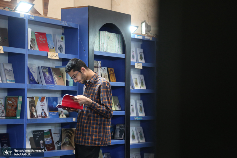 غرفه موسسه تنظیم و نشر آثار امام خمینی (ره) در سی و ششمین نمایشگاه کتاب تهران-5