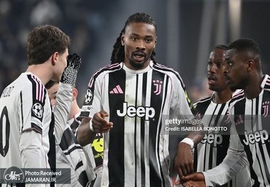 بانوی پیر در سیاهی مطلق!