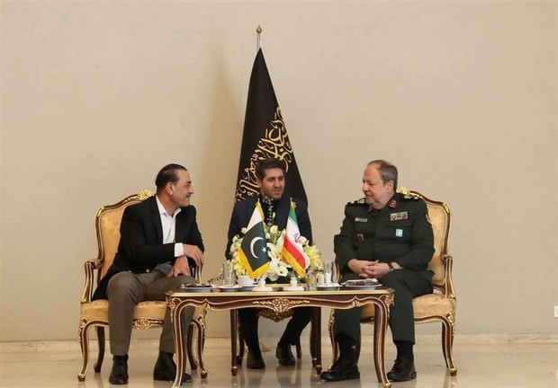 سردار ابن الرضا به عاصم منیر: ایران و پاکستان پایه‌گذار ترتیبات امنیتی جدید هستند