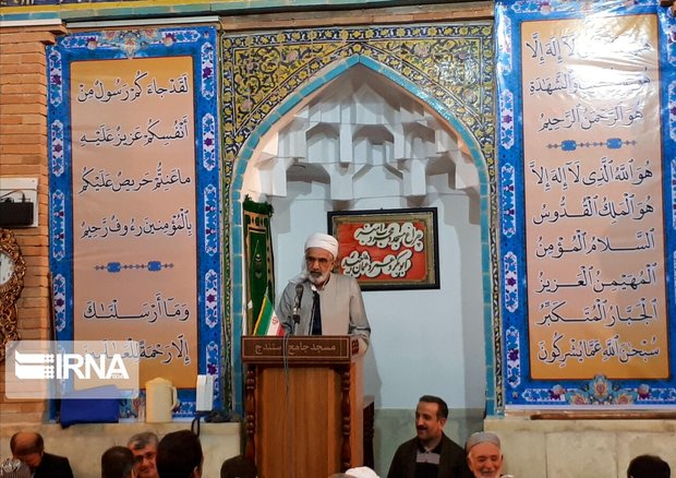 امام جمعه موقت سنندج: جوانان از کسب علم و دانش غافل نباشند