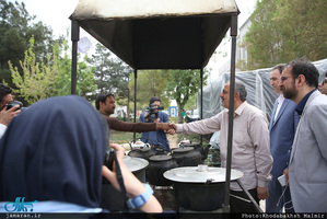 بازدید احمد مسجد جامعی از نمایشگاه «عطر یاس» در حرم مطهر امام خمینی(س)-2