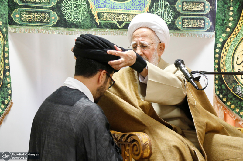 عمامه گذاری طلاب در روز عید مبعث توسط مراجع عظام تقلید‎‎