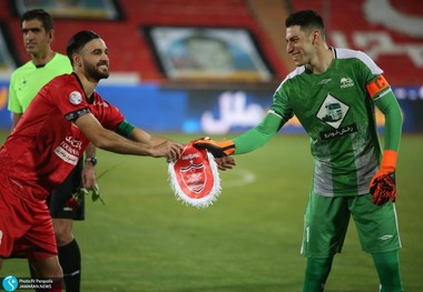 صحبت های تند دروازه بان محبوب تراکتوری ها؛ تا زنوزی هست بر نمی گردم!