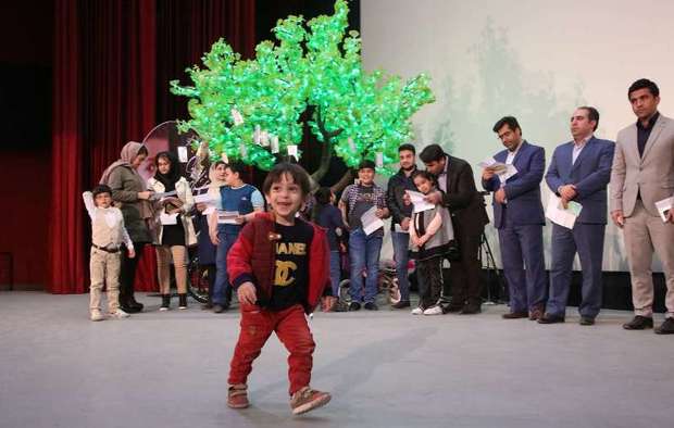 درخت آرزوهای کودکان نیازمند و یتیم کردستانی روییدن گرفت