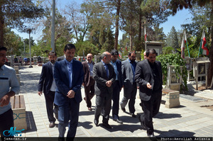 تجدید میثاق رئیس و جمعی از مدیران کمیته امداد امام خمینی(س) با آرمان های امام و شهدا 