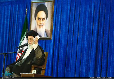 یادداشت‌های روزانه آیت‌الله خامنه‌ای تاریخ‌نگاری انقلاب را متحول خواهد کرد