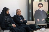 دیدار پزشکیان با خانواده شهدای خدمت (1)