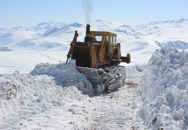 راه‌ ۲۰ روستای بخش شاهرود خلخال بر اثر بارش برف  مسدود است