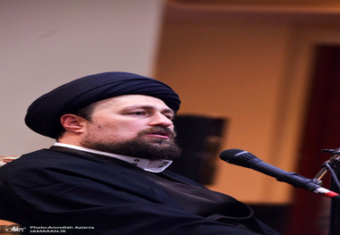 صدایی که از گلوی رهبر معظم انقلاب به عنوان جانشین امام بر می آید،  وحدت است