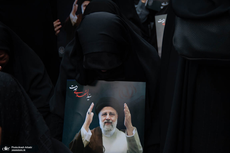 تجمع مردمی در سوگ شهادت رئیس جمهوری و هیات همراه در میدان ولیعصر (عج)